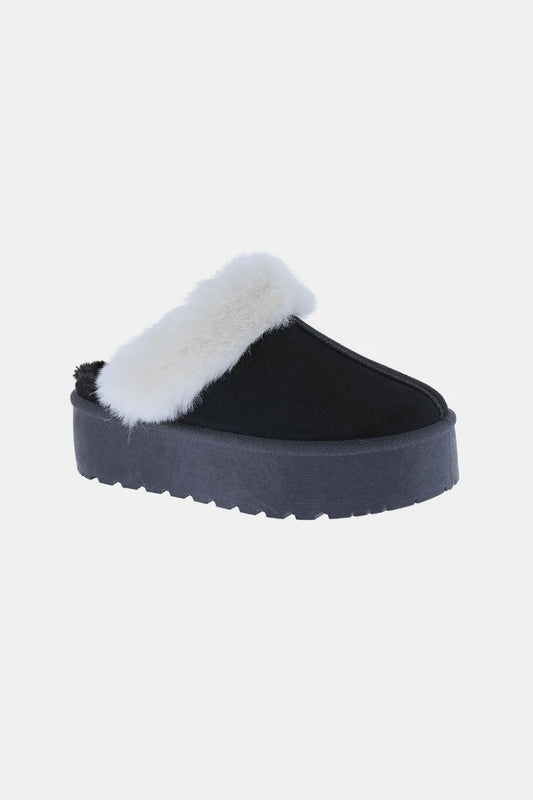 Black fur slipper with thick sole